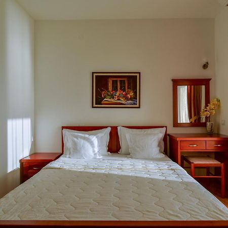 Apartments Leut Sveti Stefan Εξωτερικό φωτογραφία