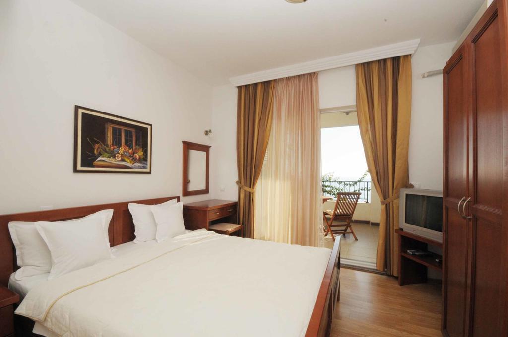 Apartments Leut Sveti Stefan Εξωτερικό φωτογραφία