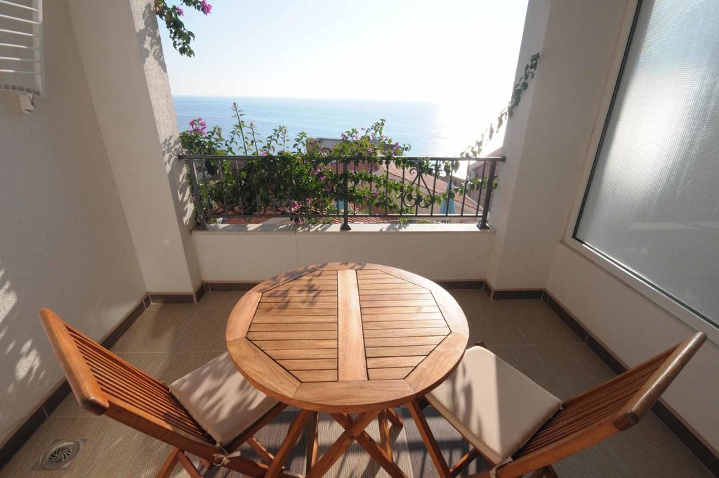Apartments Leut Sveti Stefan Εξωτερικό φωτογραφία
