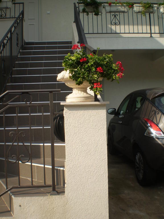 Apartments Leut Sveti Stefan Εξωτερικό φωτογραφία