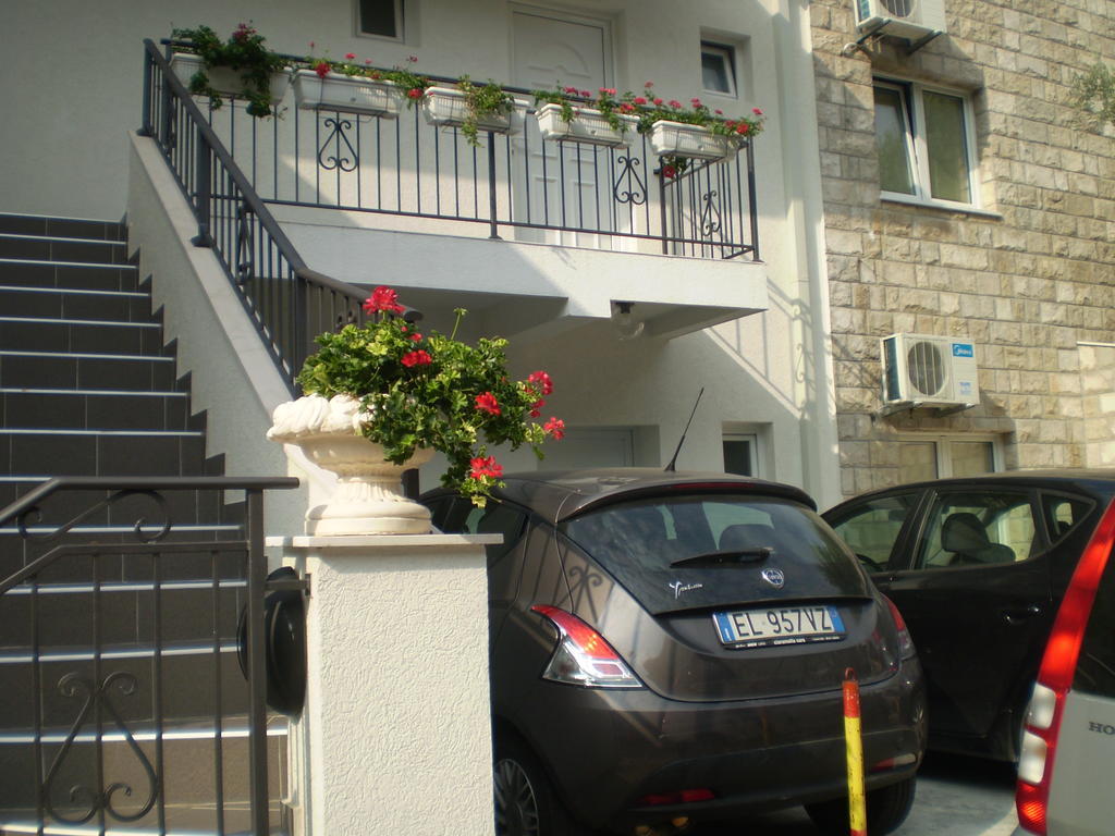 Apartments Leut Sveti Stefan Εξωτερικό φωτογραφία