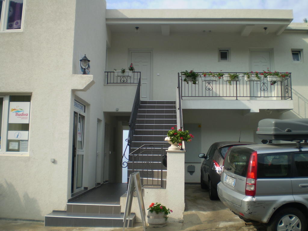 Apartments Leut Sveti Stefan Εξωτερικό φωτογραφία