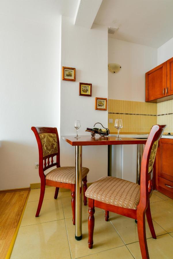 Apartments Leut Sveti Stefan Εξωτερικό φωτογραφία